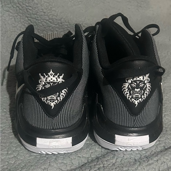 Nike Black and White Lebron basketball Shoes - Picture 2 of 3